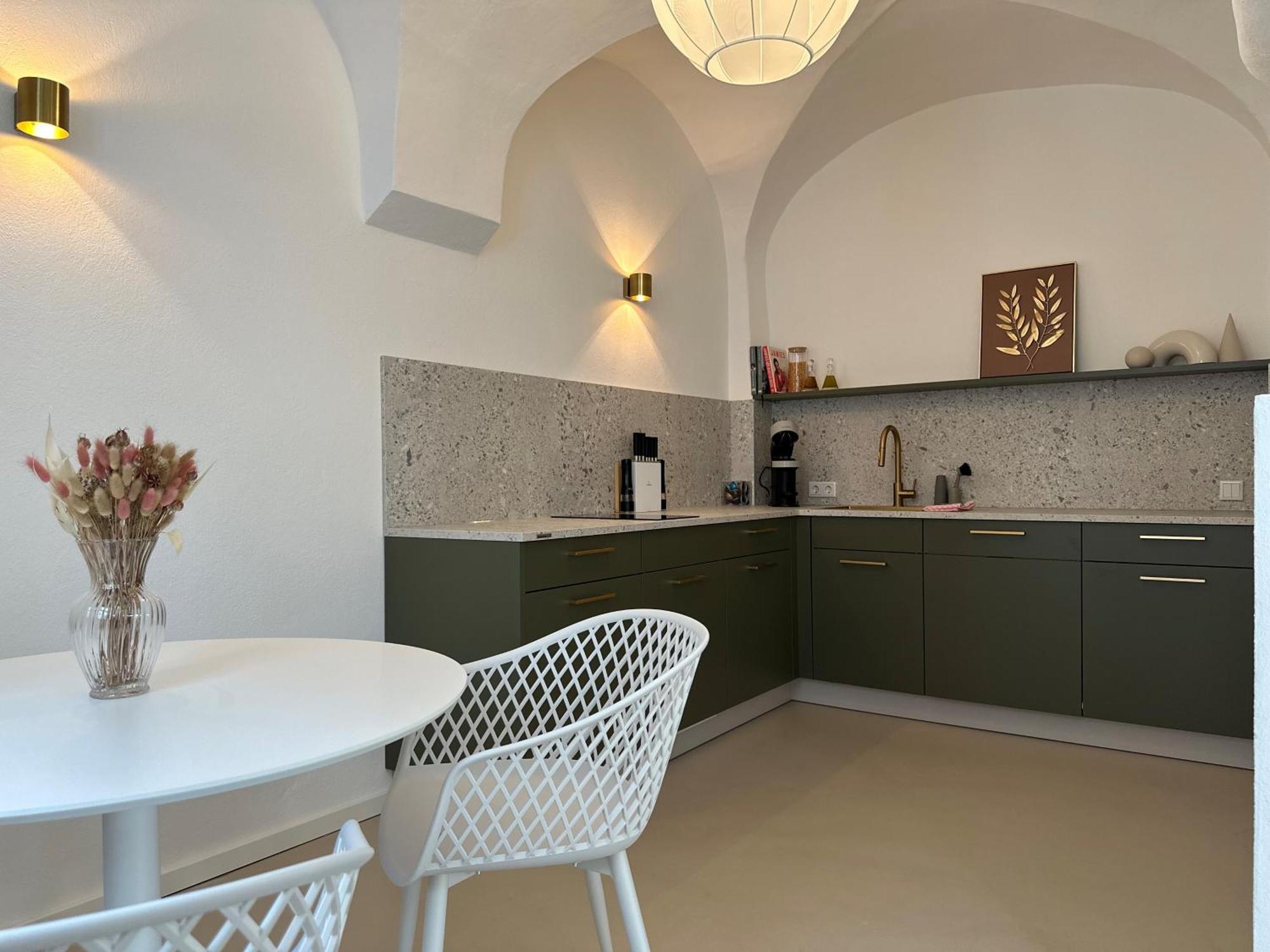 Super Zentral Mit Parkplatz, Fenster Verspiegelt Apartment Pirna