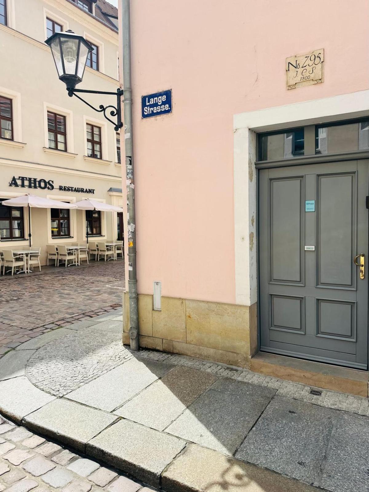 Super Zentral Mit Parkplatz, Fenster Verspiegelt Apartment *